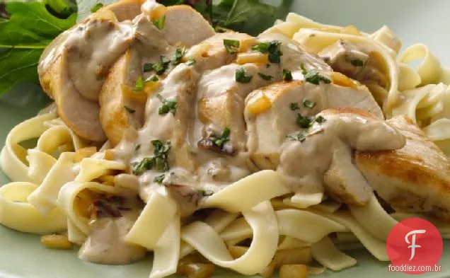 Frango Alfredo com creme de tomate seco ao sol