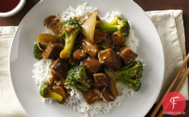 Fogão lento fácil carne e brócolis