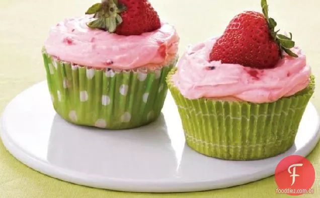 Cupcakes de Limão Com Cobertura De Queijo Creme De Morango