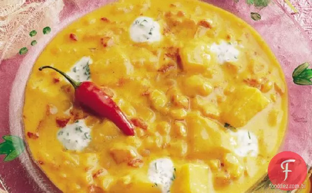 Sopa de ervilha e batata dividida amarela