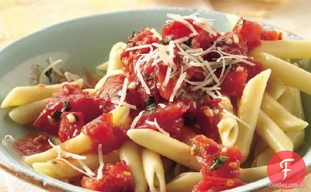 Tomate fresco e alho Penne para dois