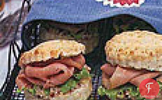 Scones de Cheddar com presunto e manteiga de mostarda com mel