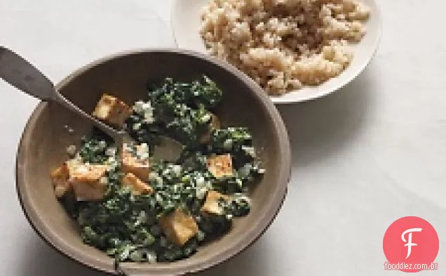 Tofu Temperado Com Espinafre Murcho E Iogurte
