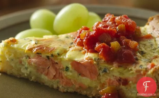 Quiche de salmão com molho de tomate fácil e saboroso