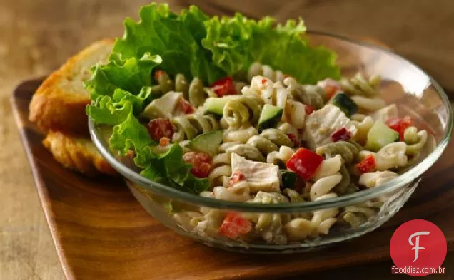 Salada De Macarrão Com Parmesão De Frango