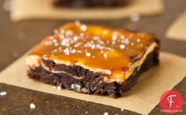 Cheesecake de baunilha Fudge Brownies com Caramelo Salgado