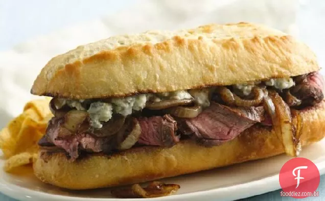 Sanduíches De Bife De Queijo Azul
