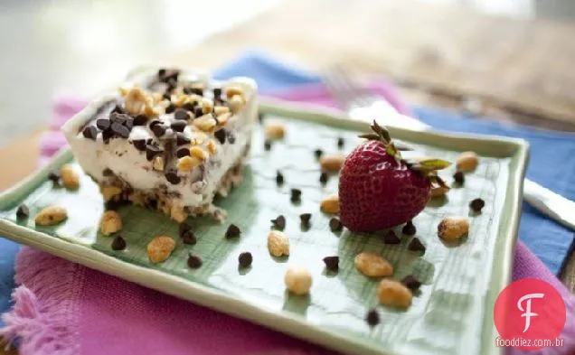 Barras Congeladas Da Sobremesa Do Iogurte Da Manteiga De Amendoim Do Chocolate Sem Glúten