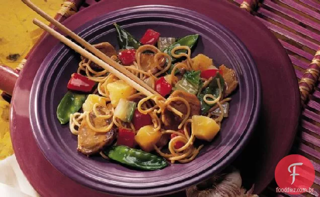 Carne de porco chinesa e massas