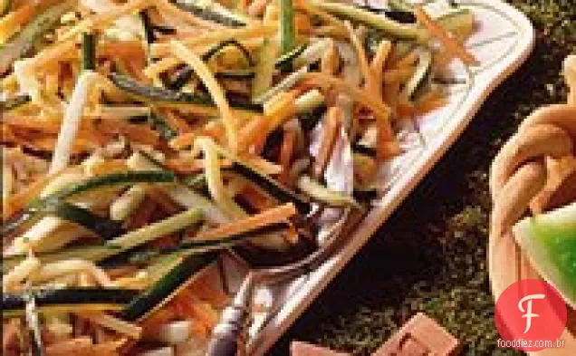 Abobrinha e cenoura com ervas frescas