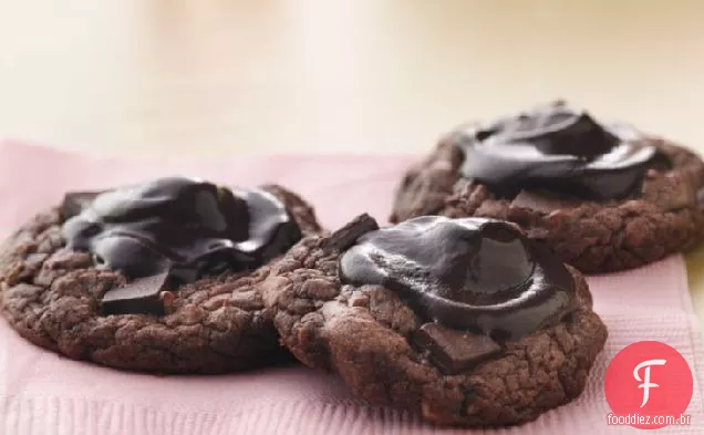 Bolachas De Chocolate E Cereja Com Cobertura De Fudgy