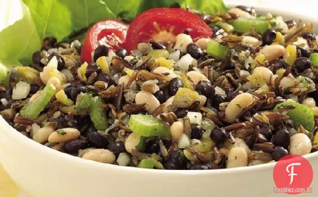 Arroz selvagem e salada de feijão