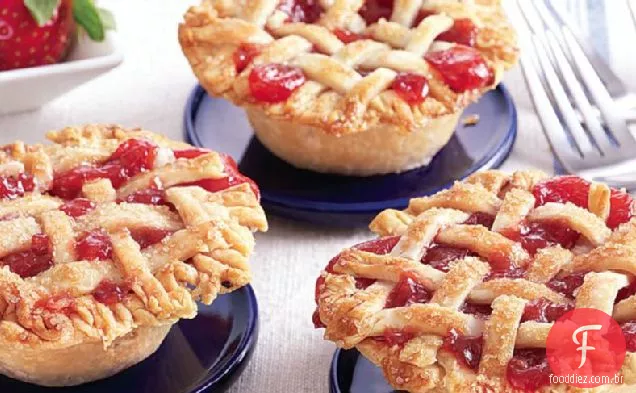 Mini Tortas De Treliça De Ruibarbo De Morango