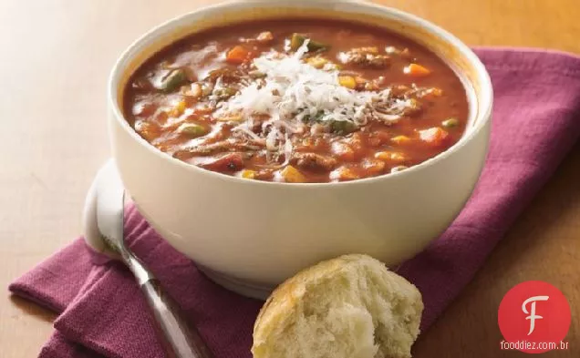 Sopa de tomate, carne e cevada