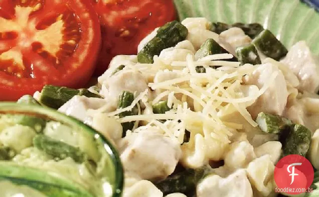Frango cremoso e aspargos