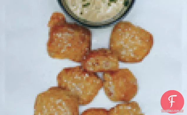 Presunto Do País E Pretzel Cheddar Mordidas Com Mostarda Jalapeño