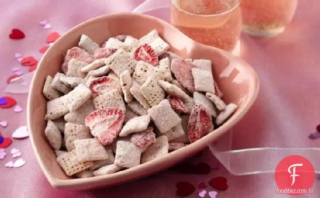 Morangos e chocolate branco Chex ® Mix