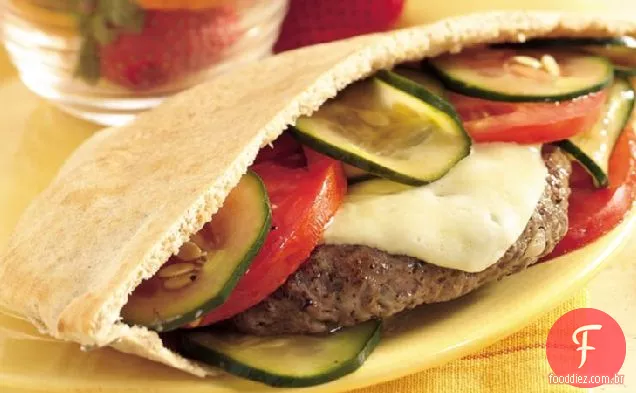 Hambúrgueres Havarti grelhados em Pitas