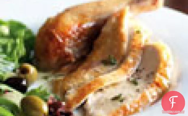 Frango assado com molho de mostarda e tomilho e salada verde com azeitonas