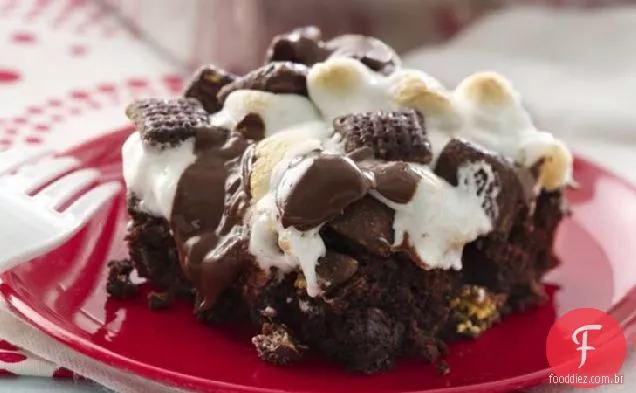 S'mores Muddy Buddies ® Brownies