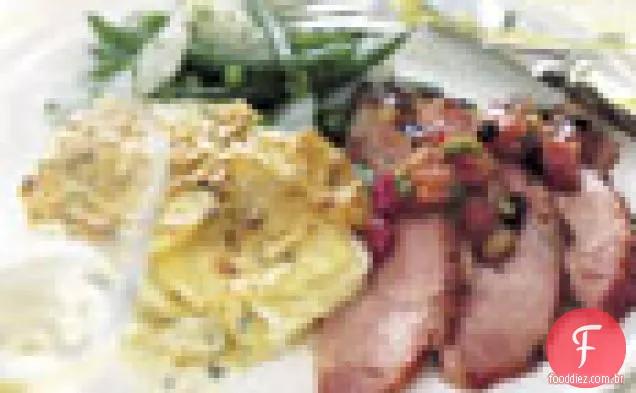 Presunto assado com mostarda-esmalte de groselha e Chutney de ruibarbo