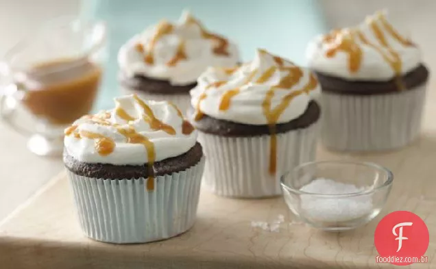 Cupcakes De Chocolate Com Cobertura De Caramelo Salgado