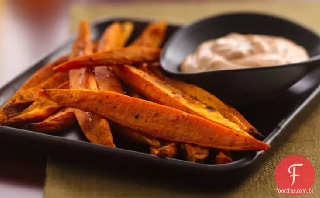 Batatas fritas com creme azedo picante