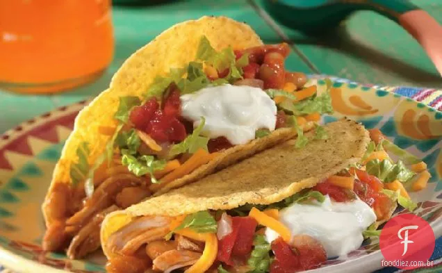 Tacos de frango e feijão com fogão lento