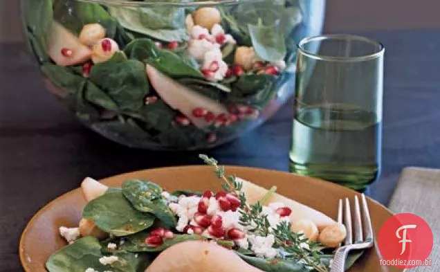 Salada de Pera, macadâmia e espinafre com queijo de cabra