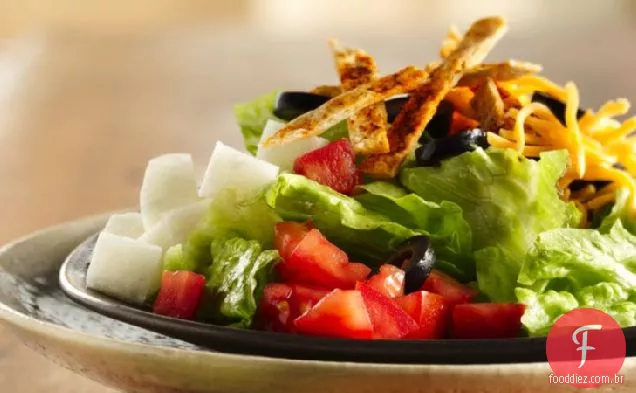 Salada Santa Fe com canudos Tortilla
