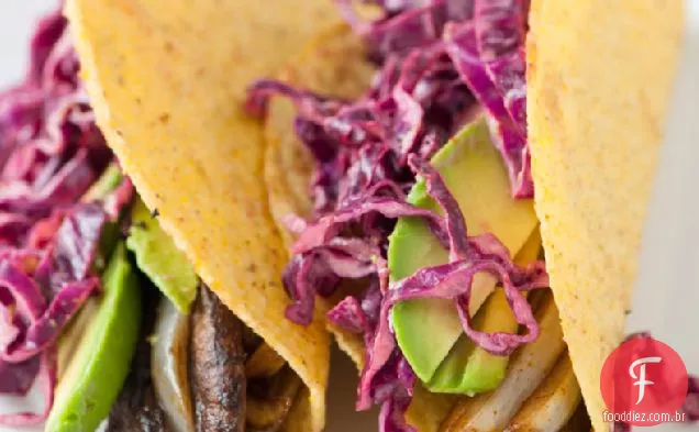 Tacos de Portabella com repolho picante