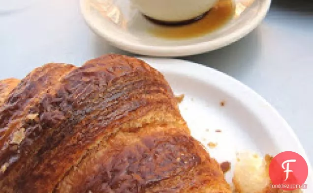 Torta Com Cebola Caramelizada, Azeitonas E Anchova