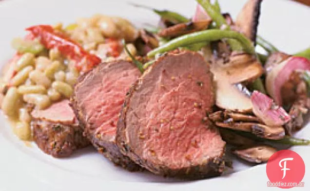 Filé assado de carne com mostarda integral e crosta de ervas