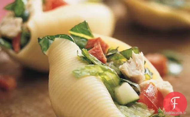 Salada de costeleta italiana em conchas