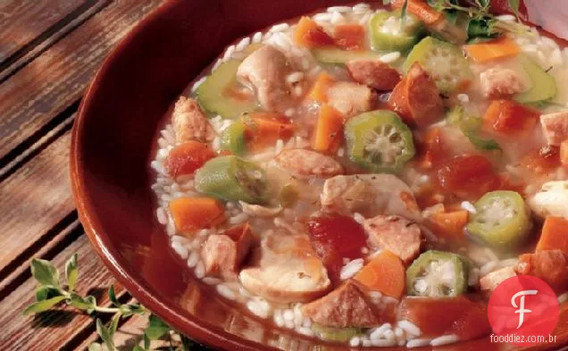 Sopa Gumbo de frango e arroz com fogão lento