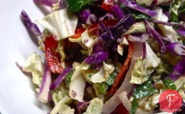 Slaw Inspirado Asiático Com Vinagrete Do Amendoim