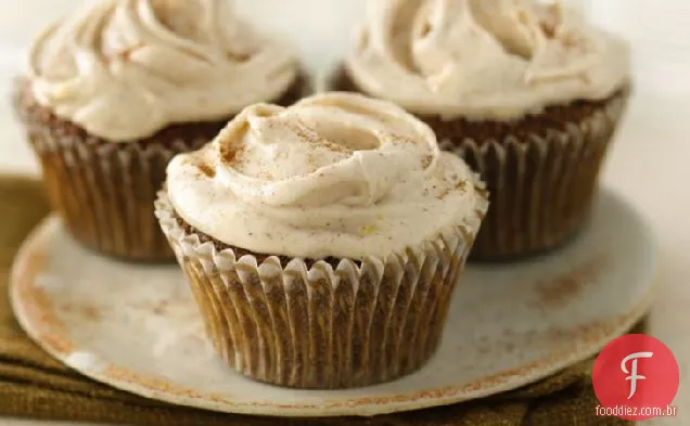 Cupcakes de gengibre e especiarias com cobertura de Cream Cheese (farinha de trigo integral branca)