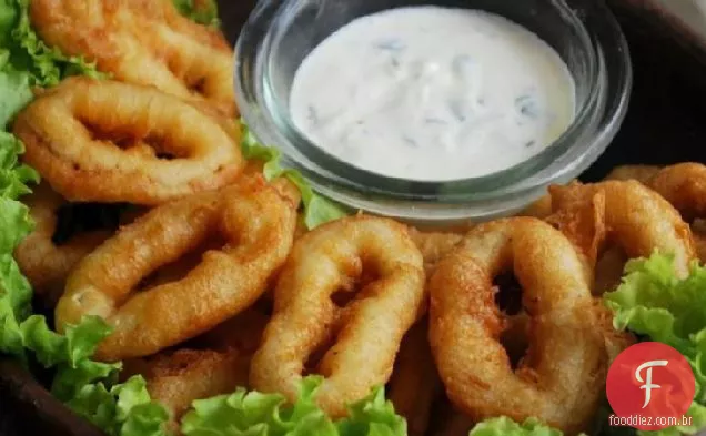 Calamari maltratada com alho-maionese de limão