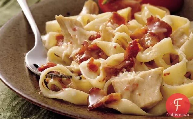 Caçarola De Fettuccine De Frango
