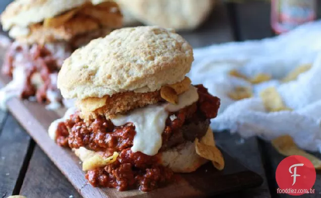 O Melhor Hambúrguer De Biscoito Com Molho De Queijo Chili