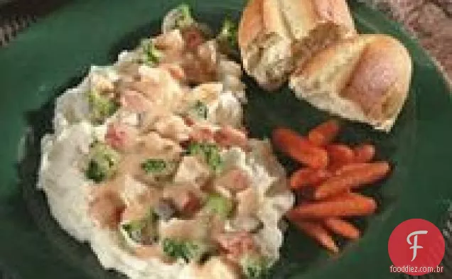 Batatas Sob Frango Cremoso