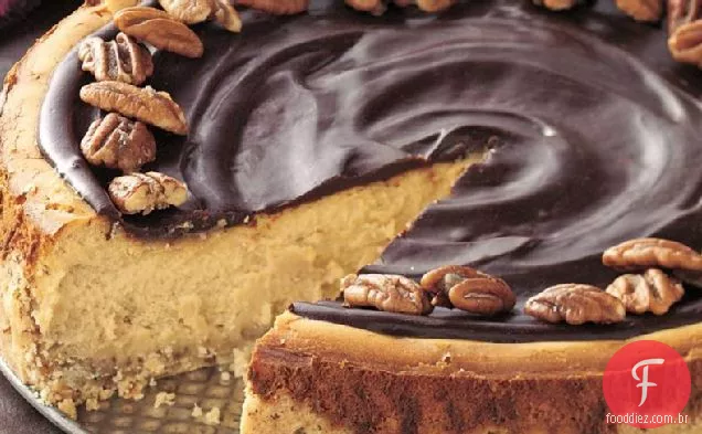 Cheesecake De Noz-Pecã com cobertura de Chocolate