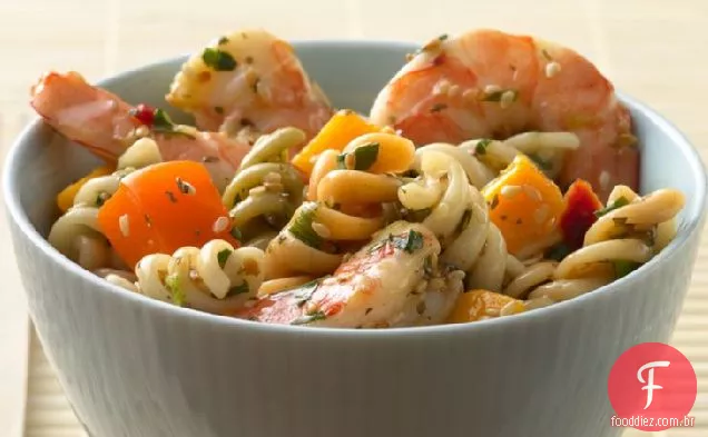 Salada tailandesa de camarão e manga