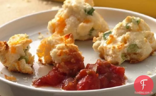 Cheddar e poppers de biscoito de cebola verde