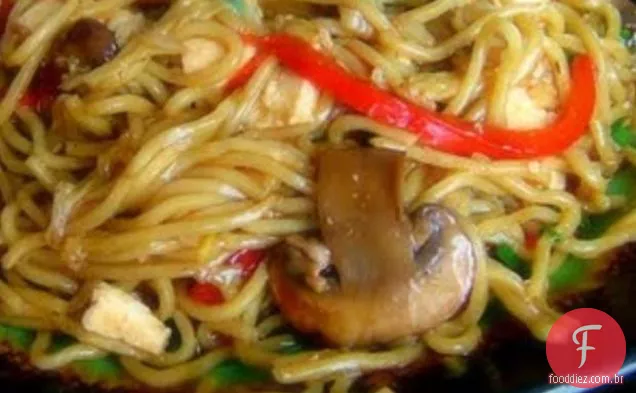 Macarrão Soba Japonês frito