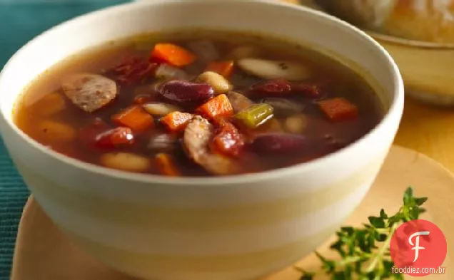 Sopa fácil de feijão e Kielbasa