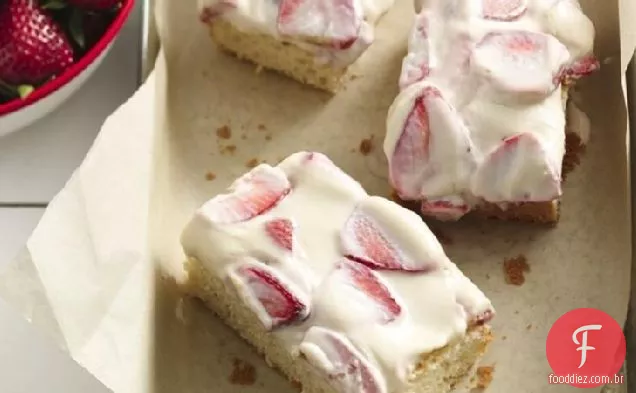 Bolo De Creme De Morango E Azedo