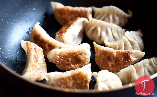 Receita de Gyoza (Adesivos japoneses de carne de porco e camarão)