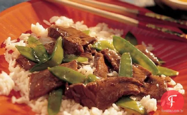 Carne com vagens de ervilha