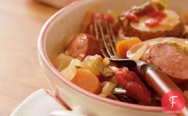 Slow-Cooker colheita salsicha e caçarola de legumes